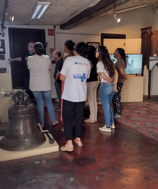 api-modulos/fotos/img/galeria_cat_culturais_535/535/13476/VISITA GUIADA POR ALAÉRCIO DELFINO, CAPS II, RESPONSÁVEL WINNIE, 10.10.2025 (3).jpg